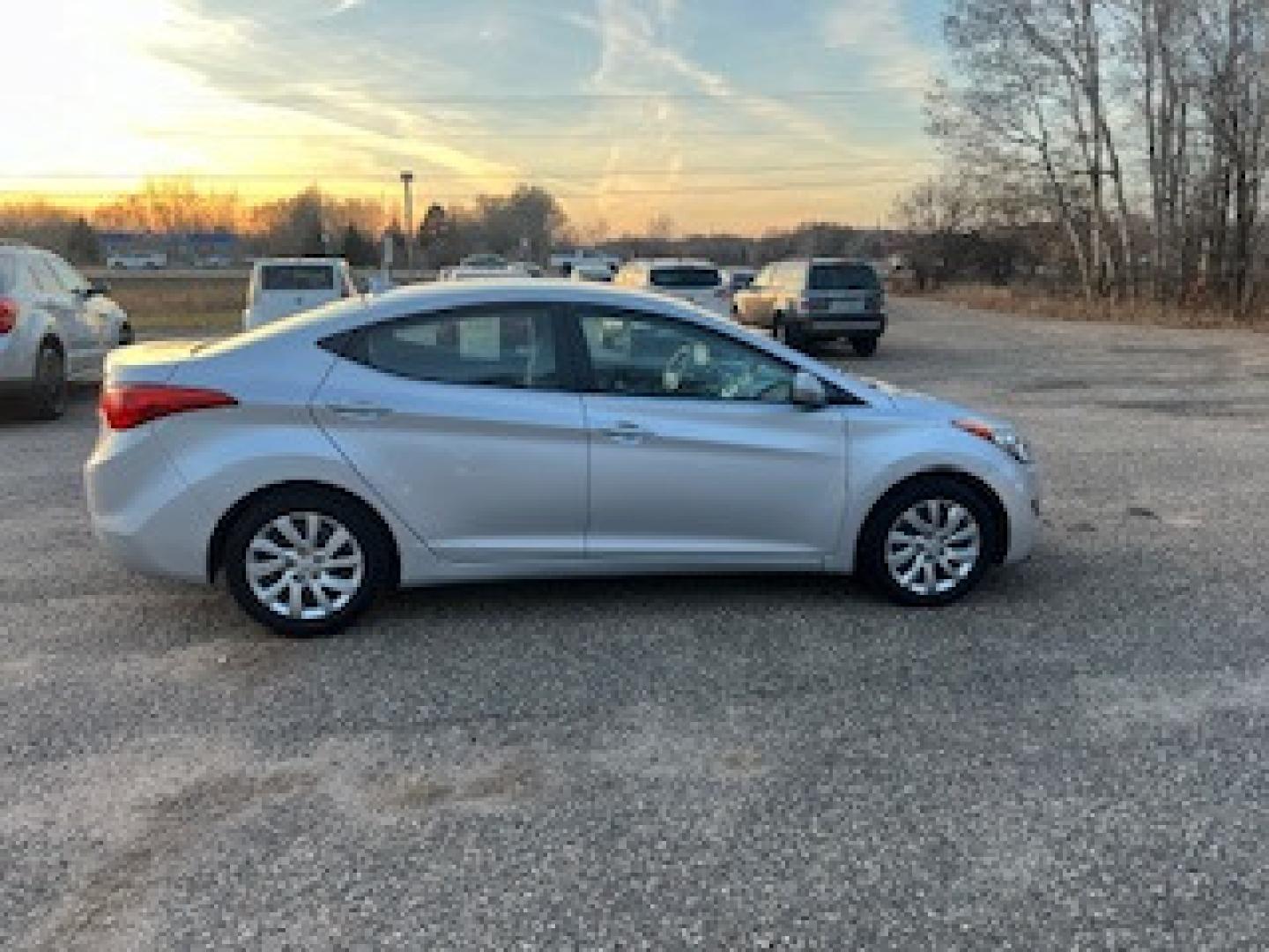 2013 Hyundai Elantra GLS A/T (KMHDH4AE7DU) with an 1.8L L4 DOHC 16V engine, 6-Speed Automatic transmission, located at 17255 hwy 65 NE, Ham Lake, MN, 55304, 0.000000, 0.000000 - Photo#5